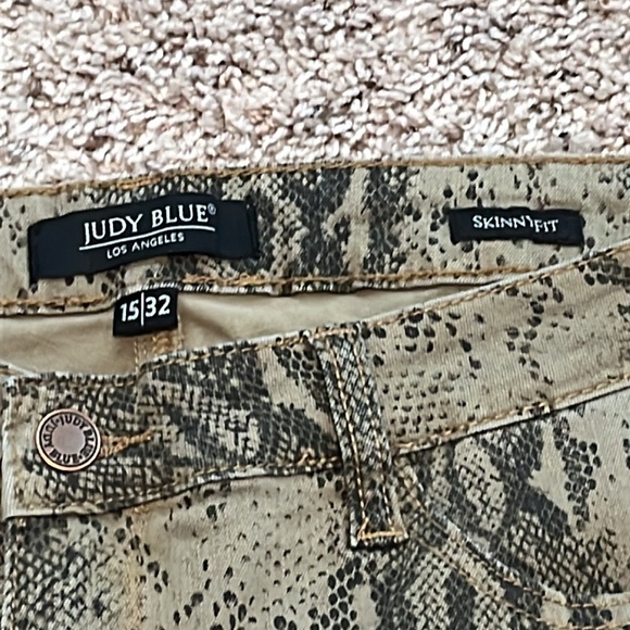 Judy Blue Los Angeles Skinny Fit Snakeprint Jeans - Picture 3 of 10